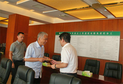 J9集团控股党委慰问难题党员活动